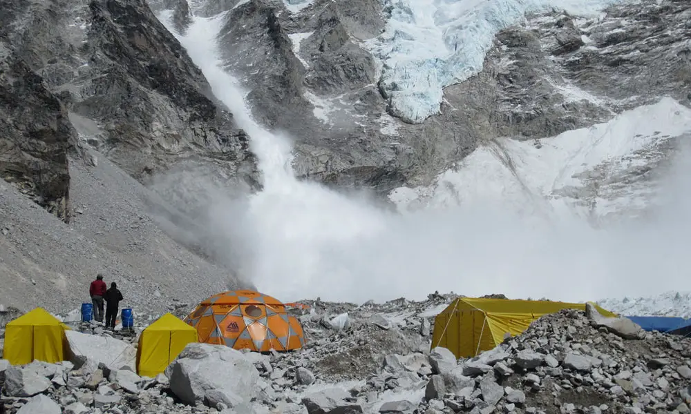avalanches in everest base camp