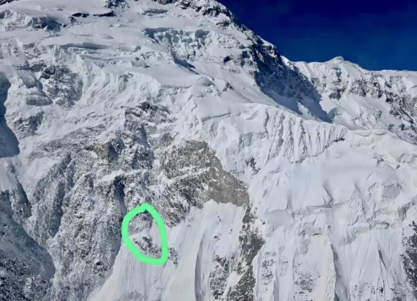 The green circle marks the location of the tracker after its sudden drop to 5,710m on Peak Pobeda. Photo: mountain.ru