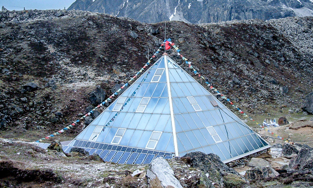 How is the Connectivity of Mobile Networks and Everest Link in Everest Base Camp Trek
