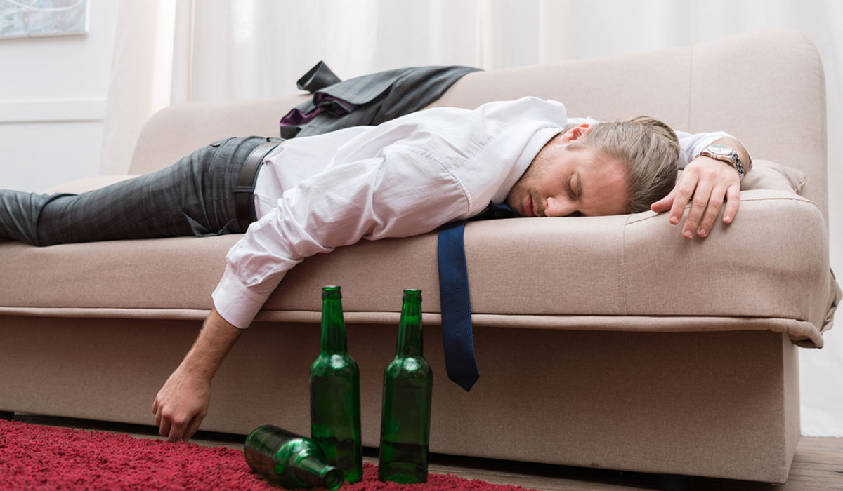 avoid Drinking or sleeping too much during solo travel
