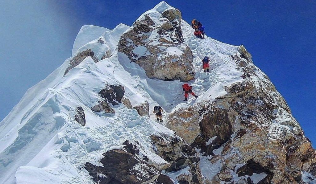 How many people have climbed Mount Makalu in nepal
