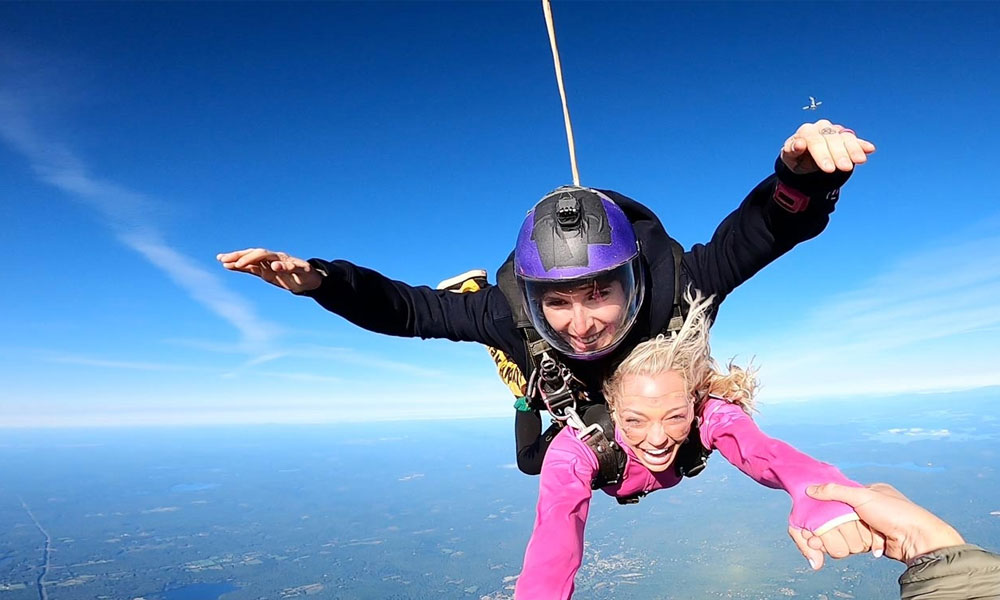 Skydiving adventure ideas for couple