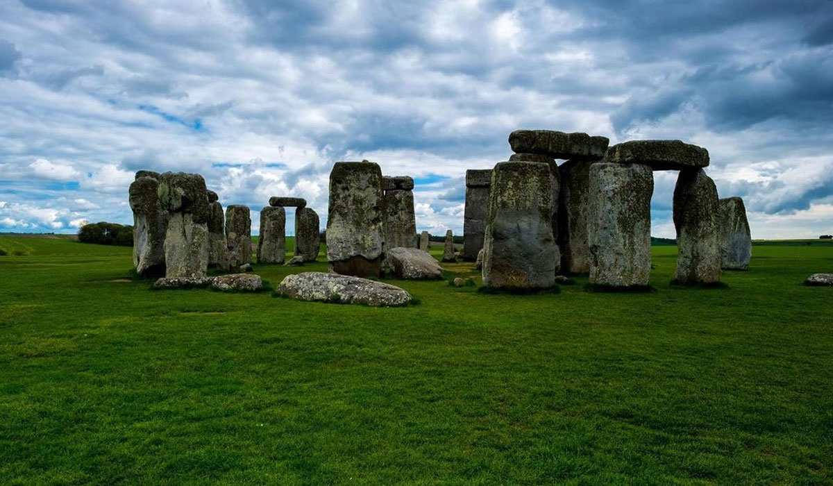 Stonehenge - Prehistoric Monument in England 