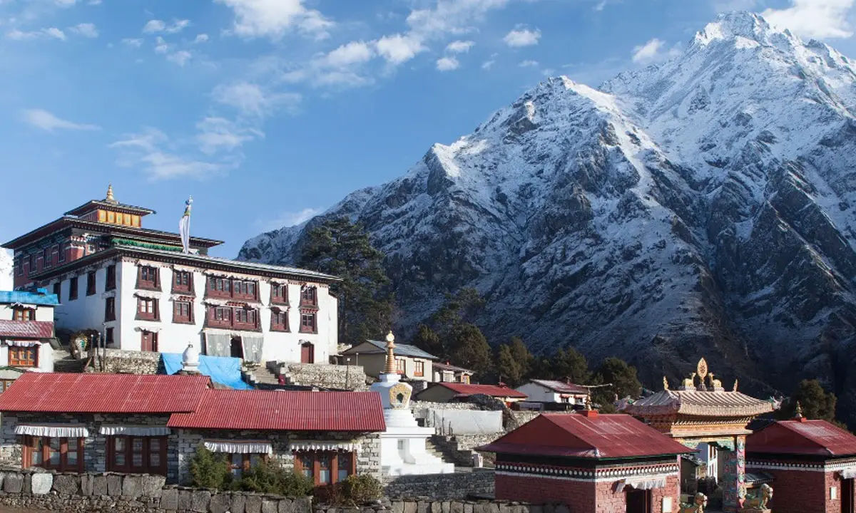 What are Tengboche Monastery's opening hours