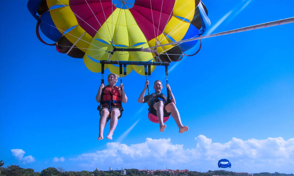 parasailing adventure ideas for couple