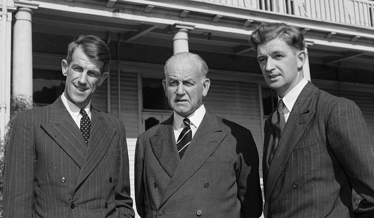 Sir Edmund Hillary (left) and George Lowe (right) with the Governor-General, Sir Willoughby Norrie, at Government House, Wellington,