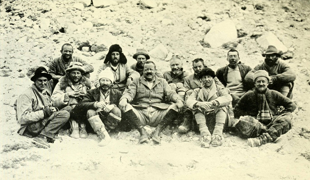 First-Ever Avalanche Death On Everest Seven Porters Death 1922 Everest Expedition